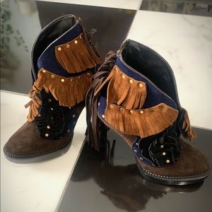 YOU GUYS—Fall Fringe Burberry Suede Heels NEW US8